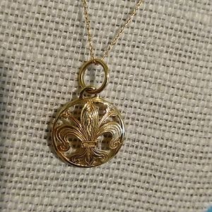 14k YG Round Fleur-de-Lis Cut Out Pendant